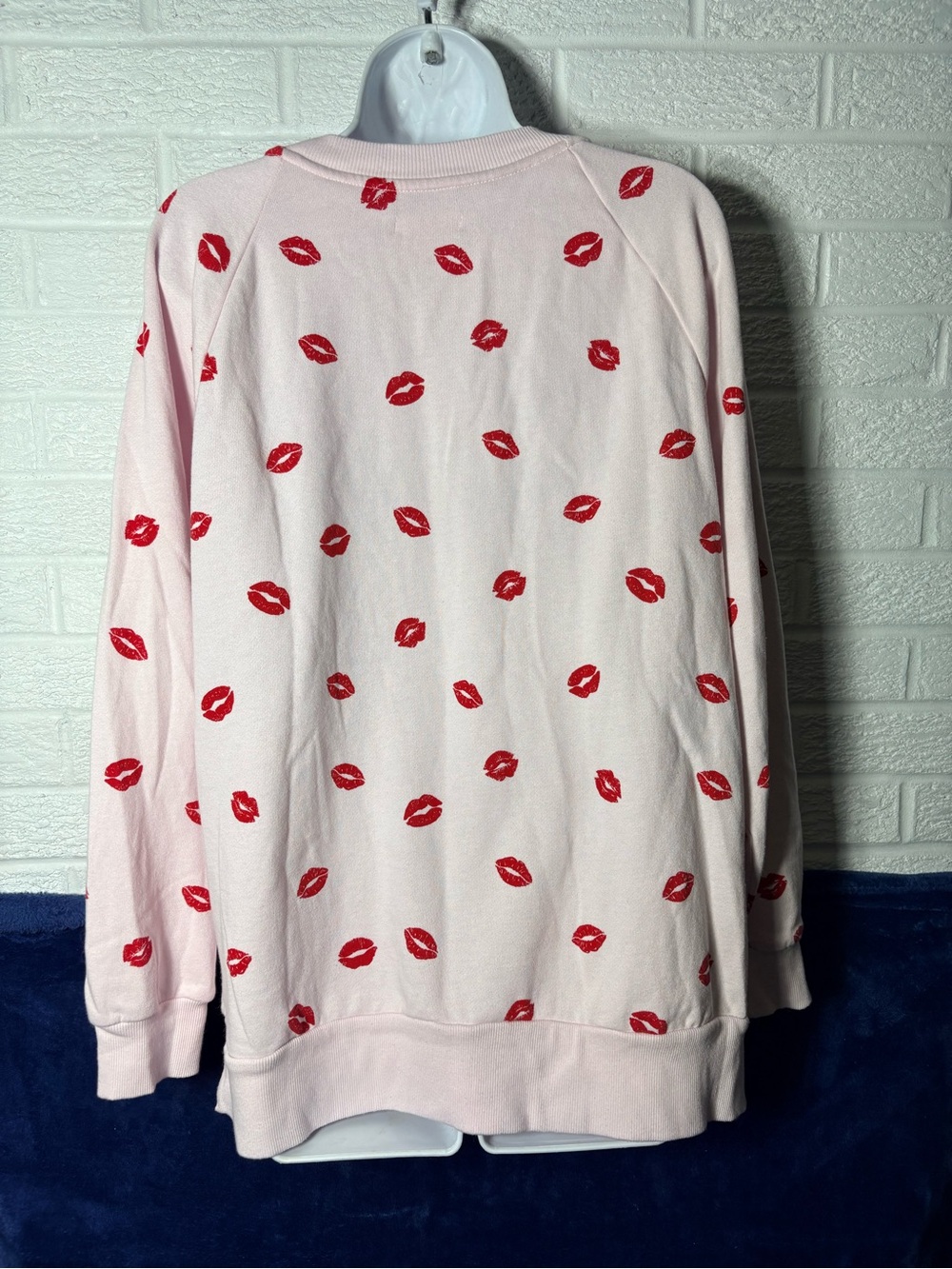 Pink Lip-Print Women's Sweatshirt